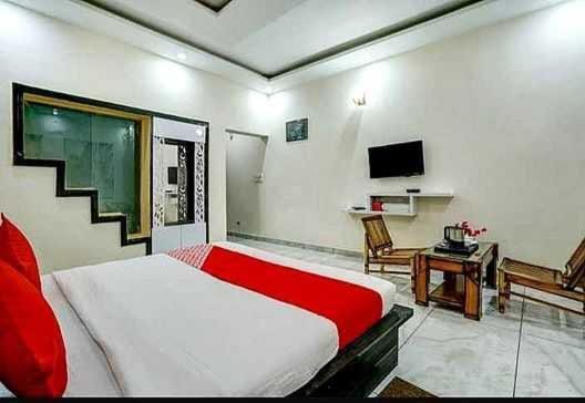 Hotel O Seventy Stay In Sohāna Esterno foto